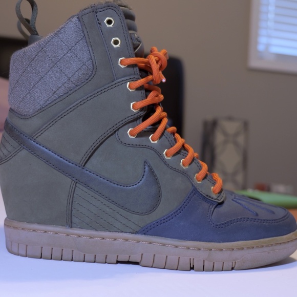 Size 7 - Nike Dunk Sky SneakerBoot 2.0 Dark Loden Raspberry - Picture 5 of 14